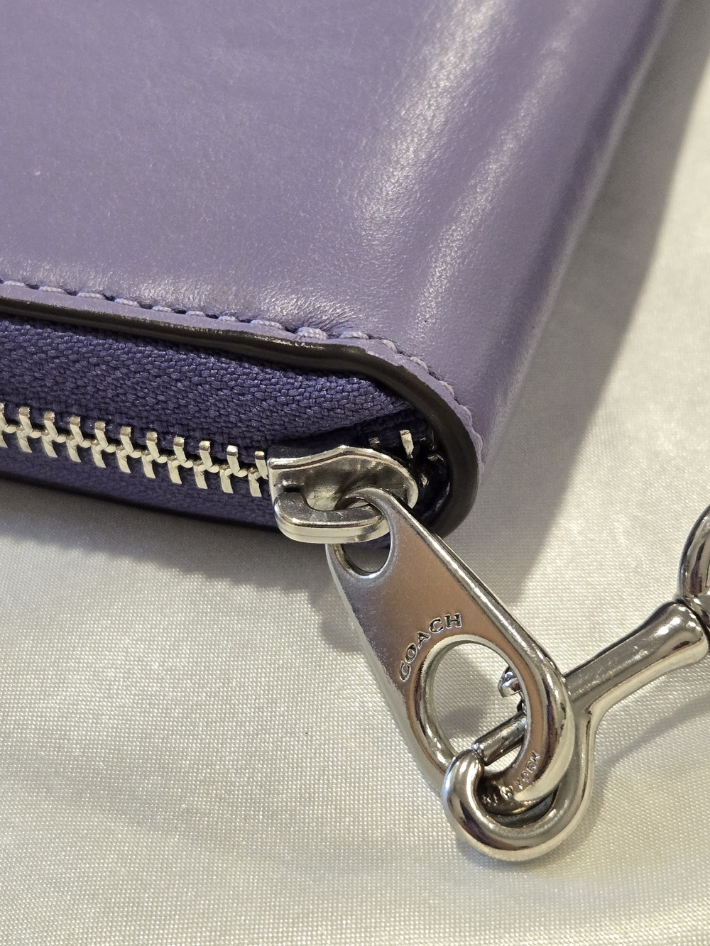 Coach Light Violet Leather Zip Around Wallet with Detachable Wrist Strap - Picture 6 of 15